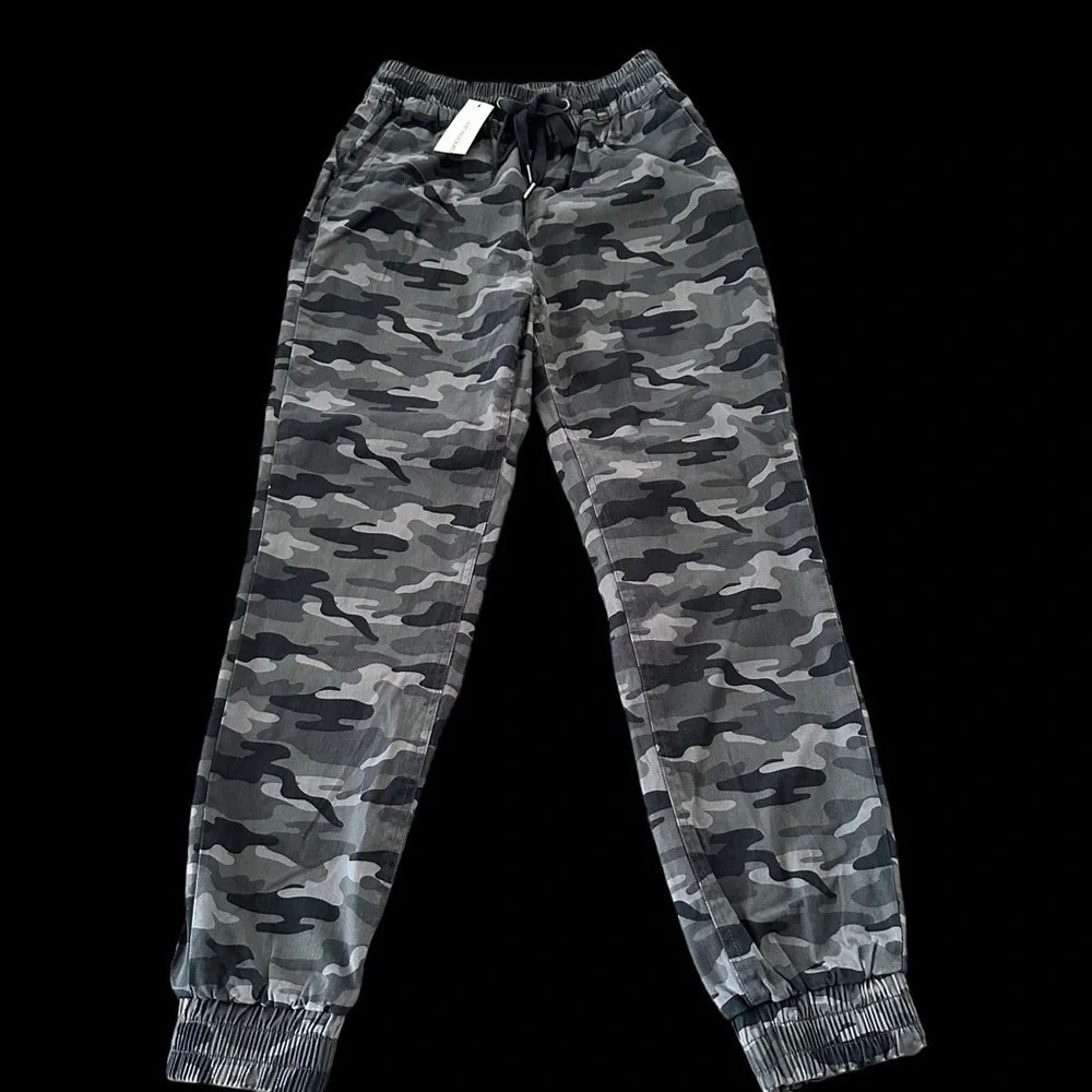 NWT Francesca’s Boutique Mi Ami Small Gray Black Camo Joggers Pants Camouflage S